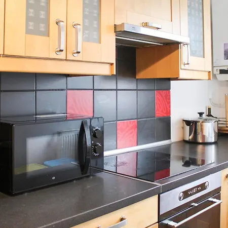 Cosy And Bright With Private Balcony * לה קורנב